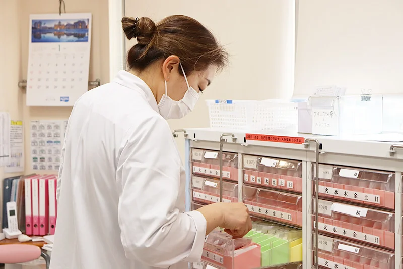 先輩インタビュー写真2（薬剤師）